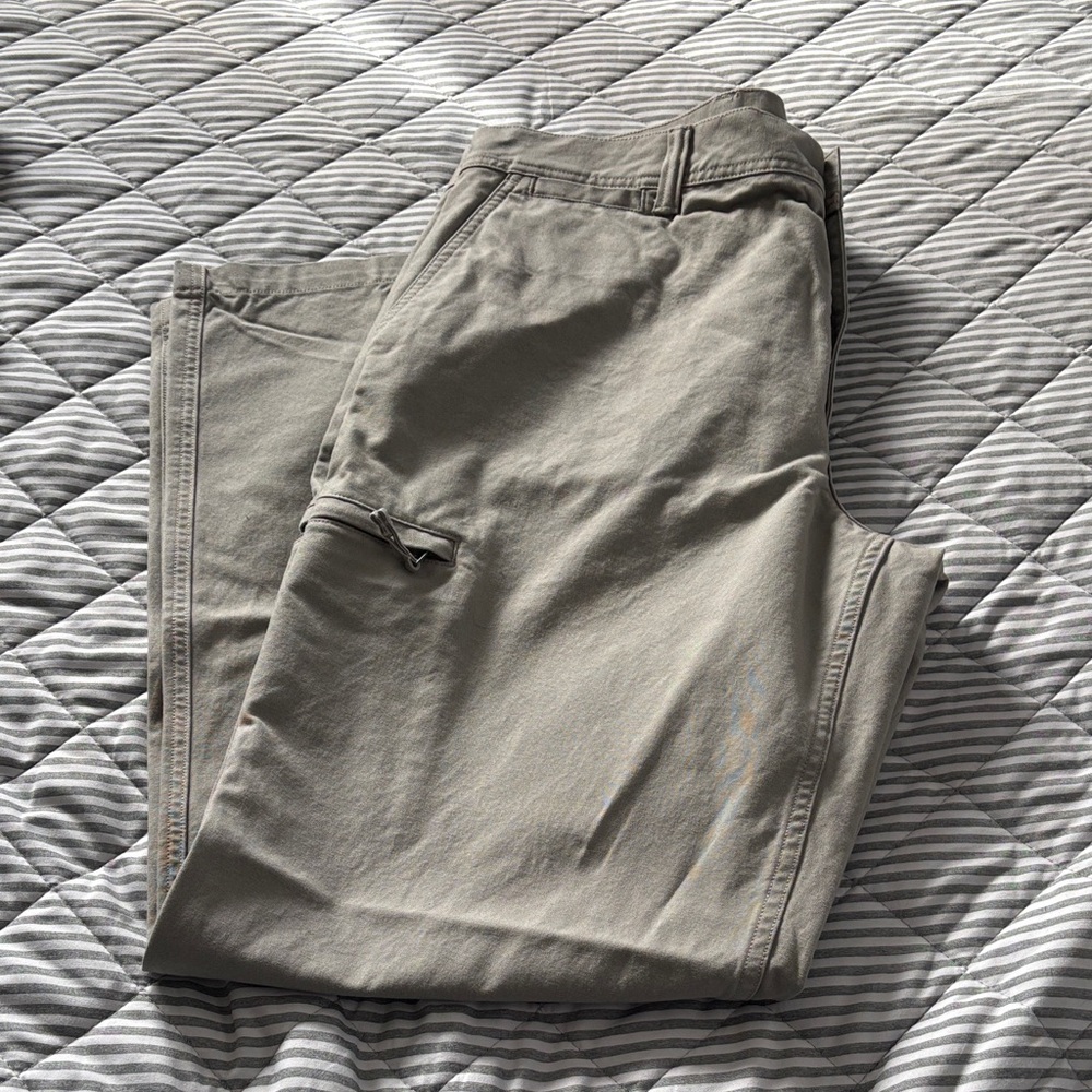 Dockers crossover cargo Men's Casual Tan Pants